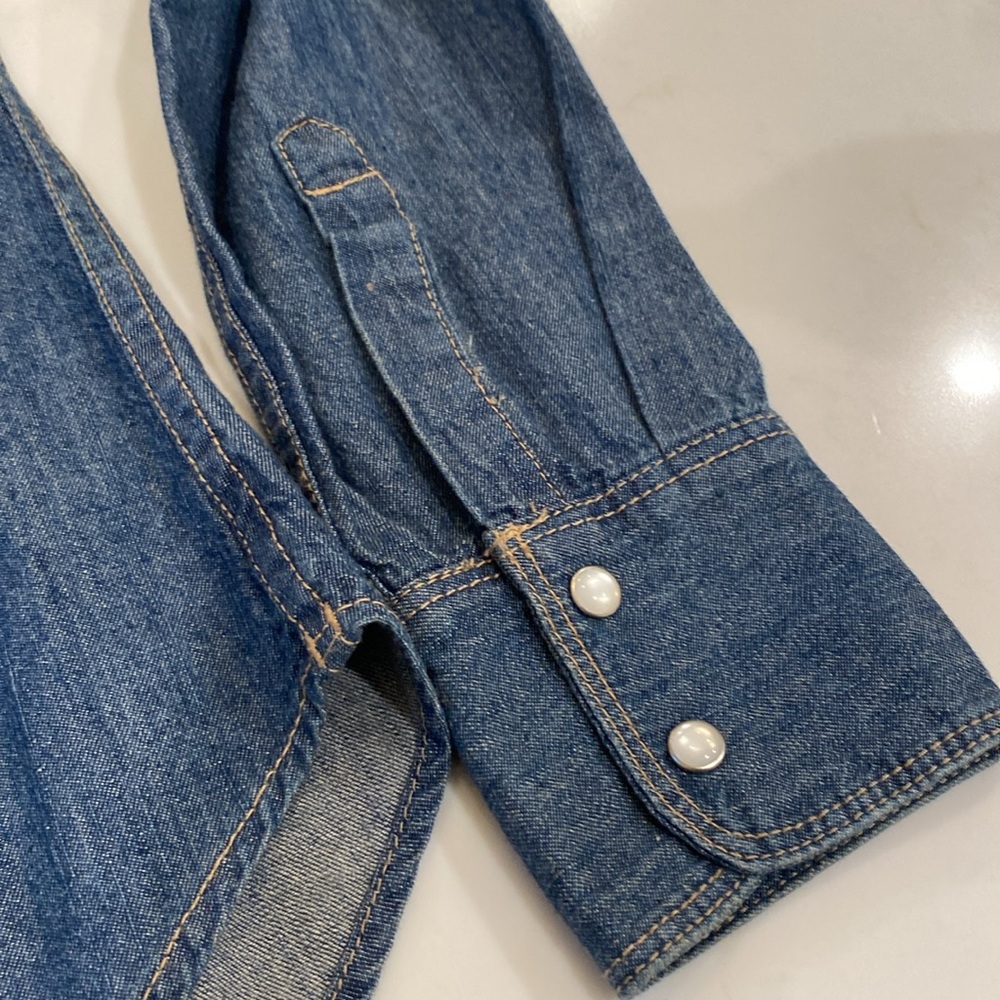 Levi’s Women’s denim shirt - Picture 7 of 8